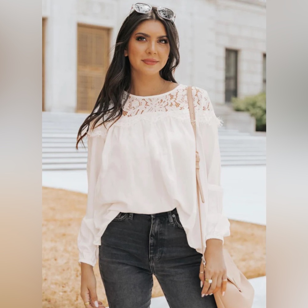 Round Neck Spliced Lace Blouse Size XL Color Eggshell White